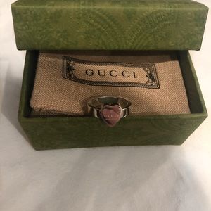 Heart ring with Gucci trademark